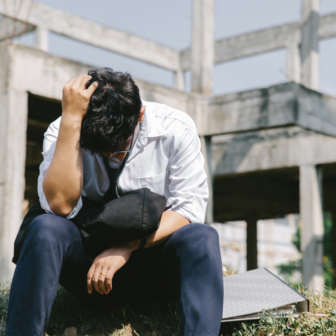 An article discussing strategies for contractors to manage fixed-price construction contracts amid rising material costs, including planning for price escalations and understanding contract change order limitations.